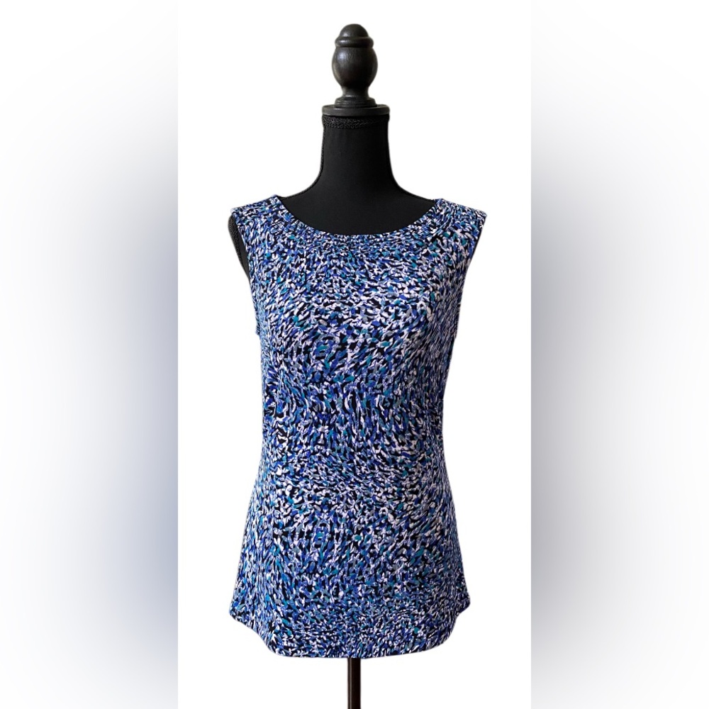East 5th: Blue and White Fitted Blouse Top with Rounded Neck